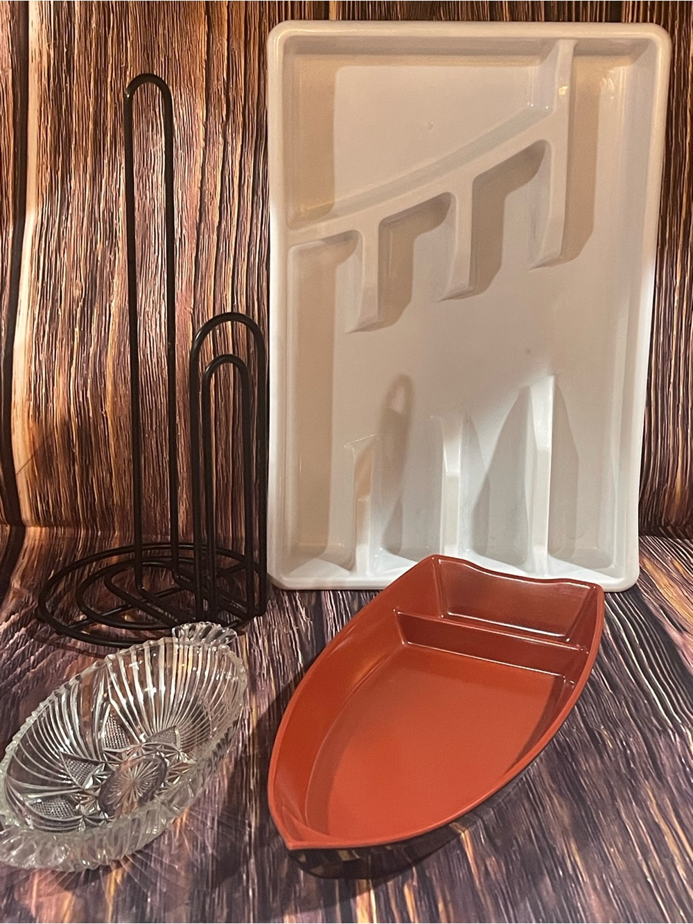 Lot of 4 metal paper towel holder, silverware tray, nautical tray, & glass dish